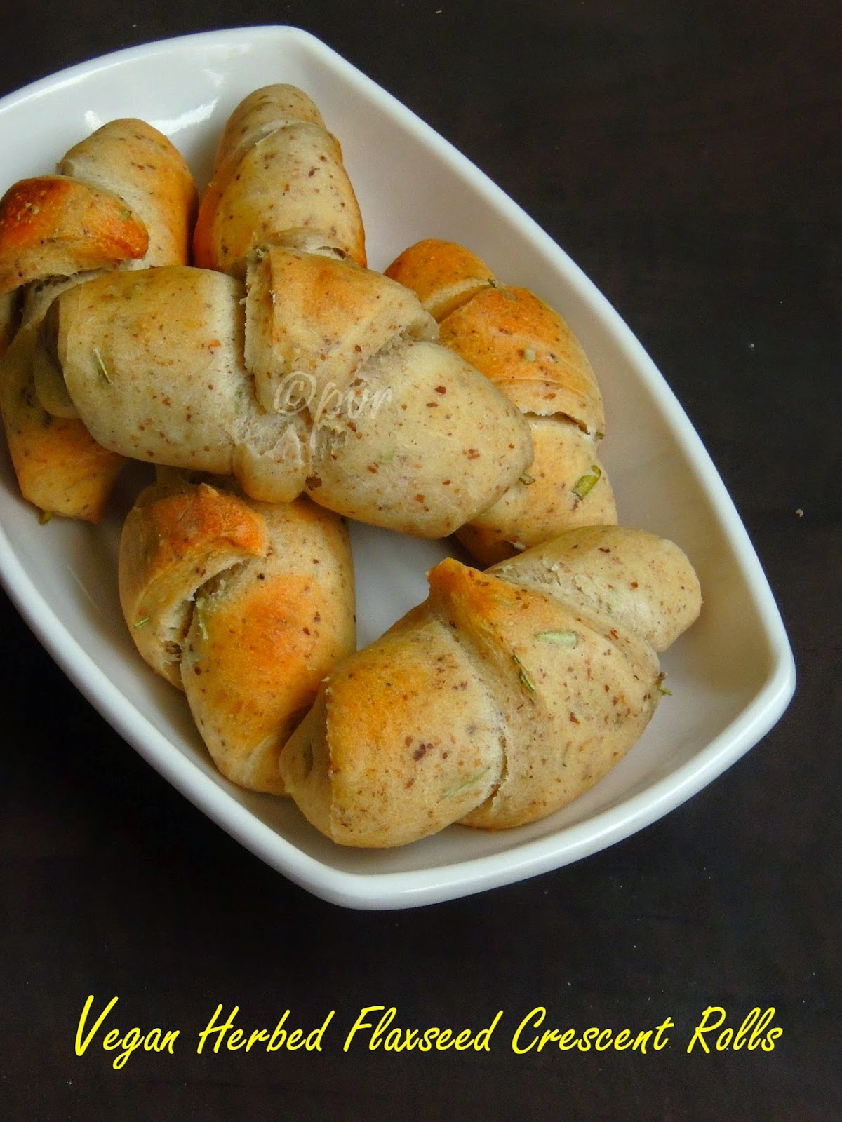Vegan flaxseed meal crescent rolls 