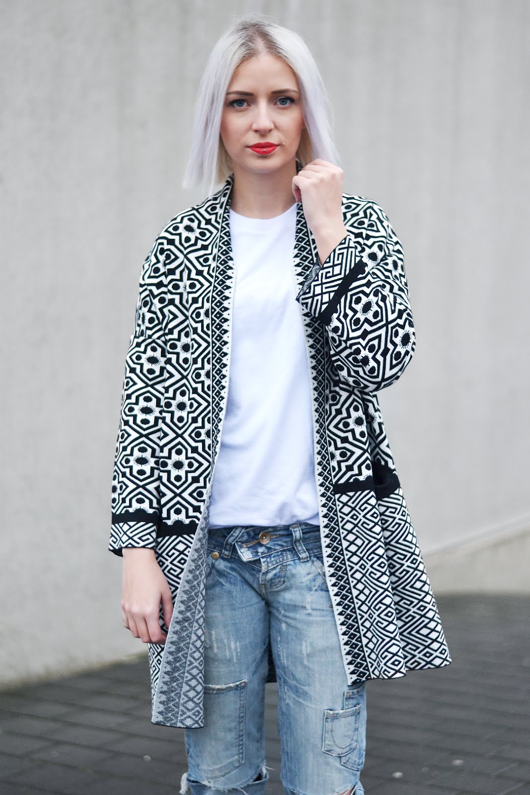 Shein, sheinside, ootd, outfit, black & white cardigan, geometric, casual outfit, winter 2016, trends, streetstyle, zara ripped jeans, h&m pointed boots