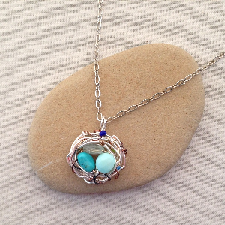 Great gift for Mom - Need to make one of these.  DIY birthstone nest