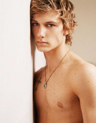 pettyfer peeta mellark.