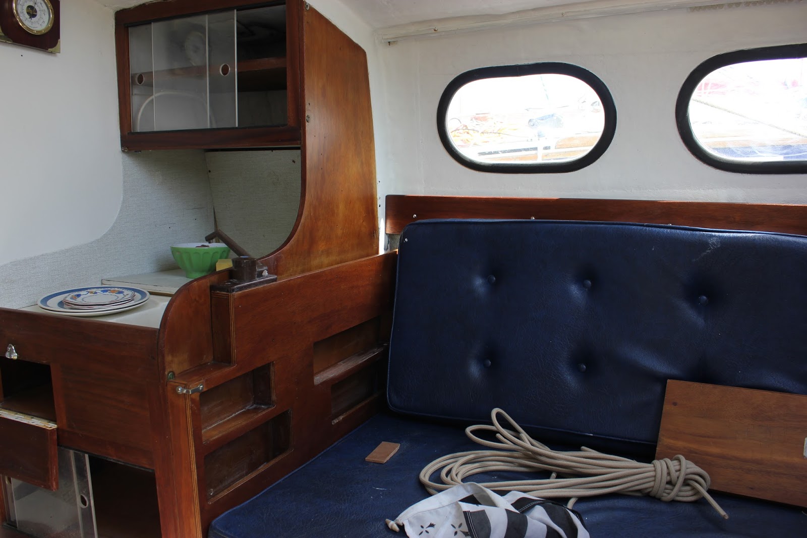 Simple Sailing Low Cost Cruising 2015