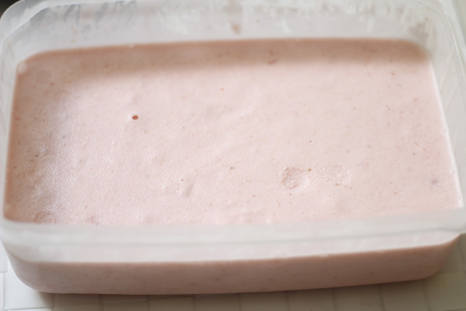eggless strawberry ice cream