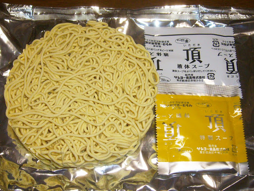 【サンヨー食品】サッポロ一番 頂（いただき）白ごま担々麺