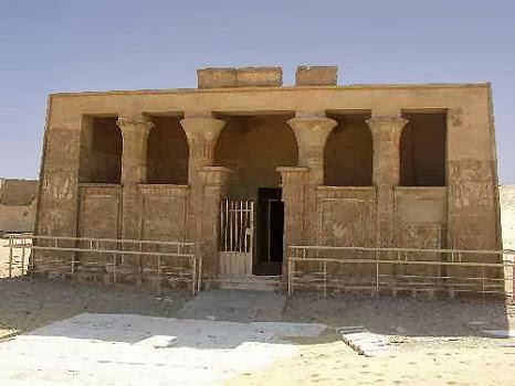 مقبرة بيتوزيريس فى تونا الجبل مقبرة بيتوزيريس فى تونا الجبل