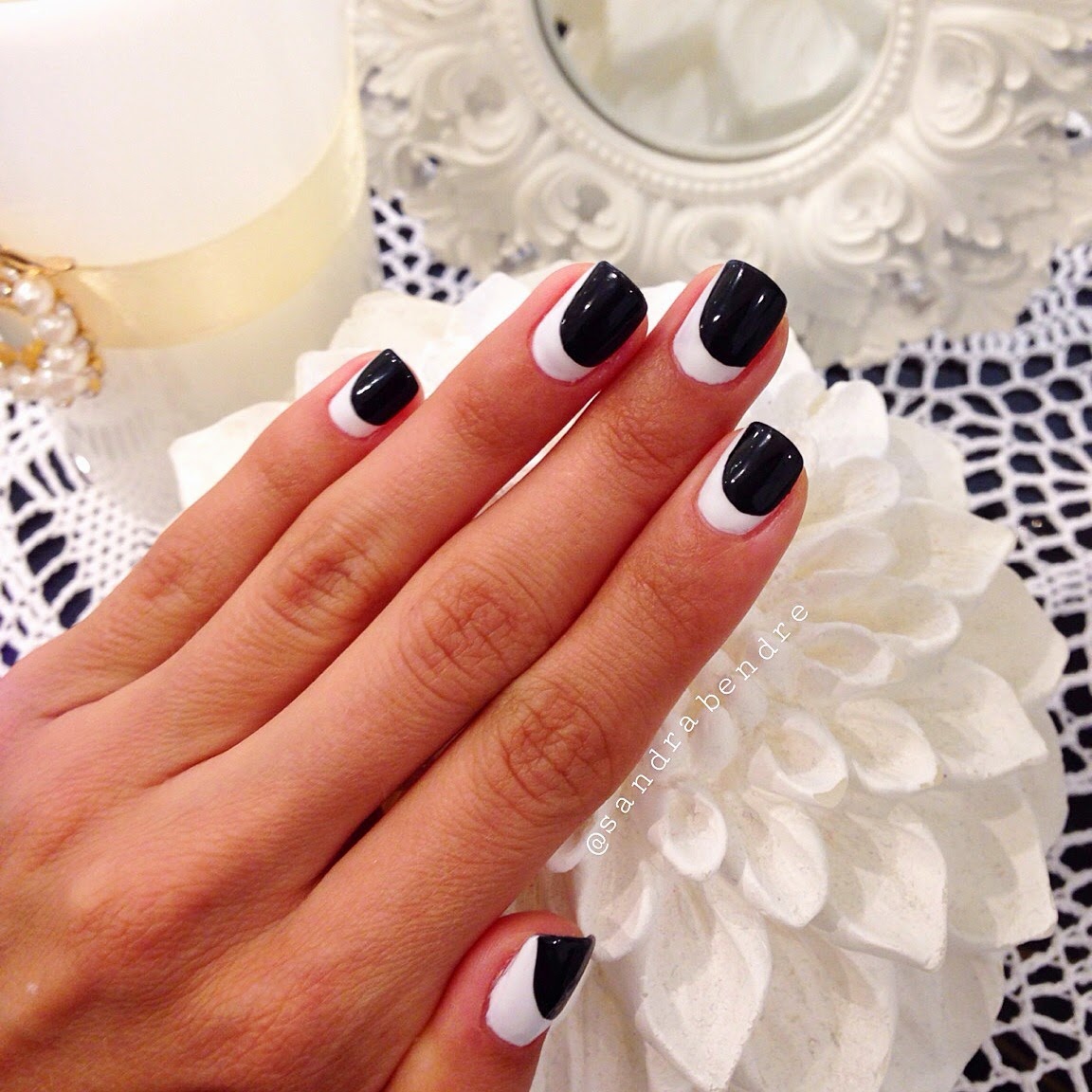 Black & White Nails by Nail Art Studio by Lore Cluj Sandra Bendre