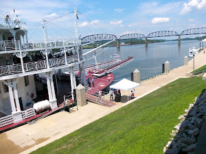 AMERICAN QUEEN dwarfs YA at the Point Pleasant dock.