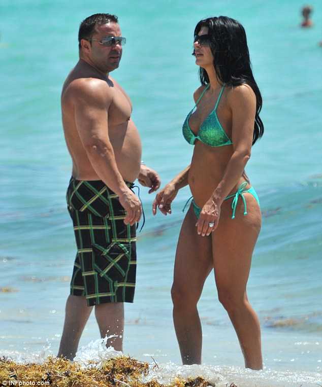 Real Housewives of New Jersey's Teresa Giudice flaunts her body in gre...