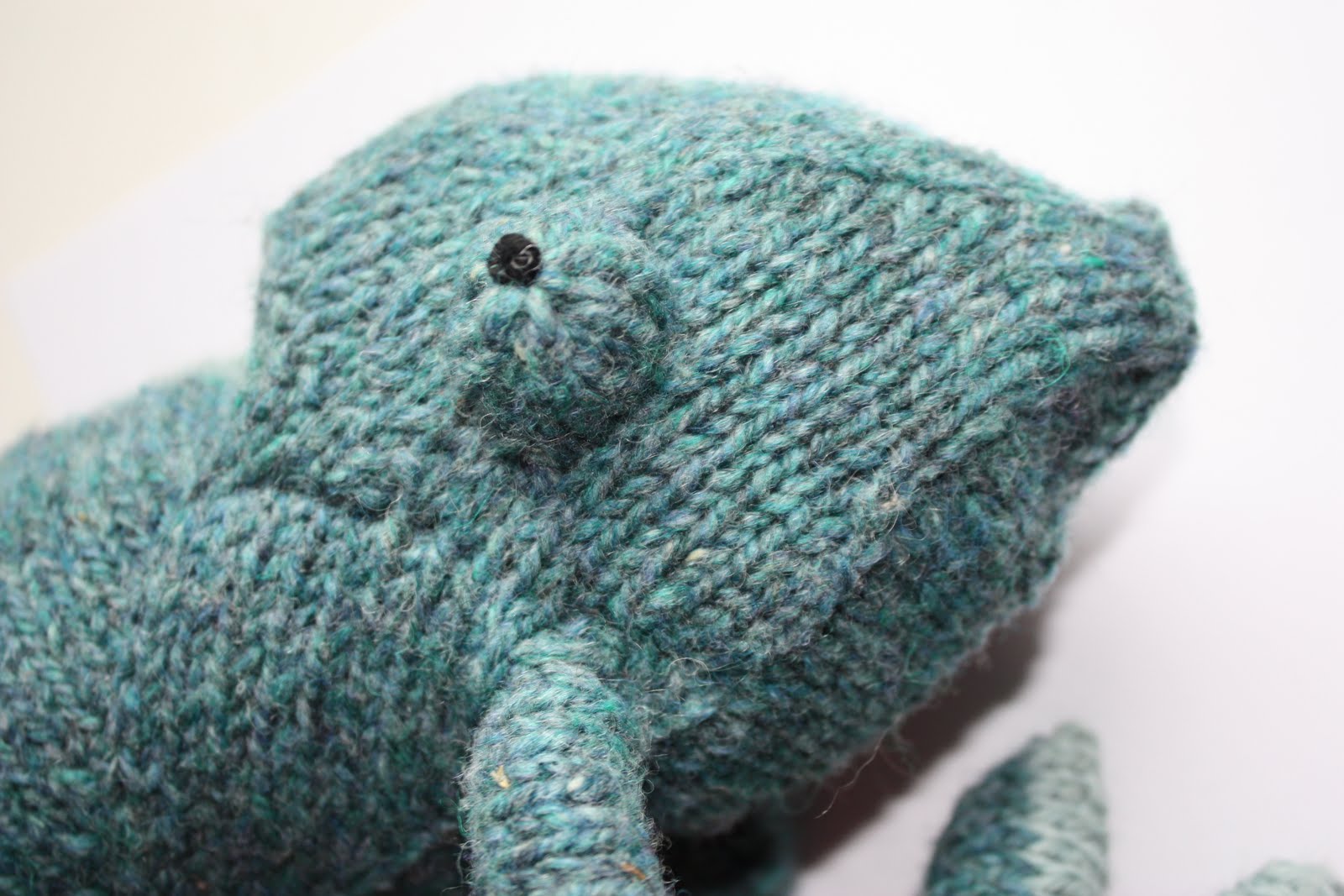 LIME RIOT: Knitted Amigurumi Chameleon