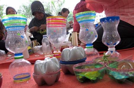 Membuat Kreasi Dari Botol Bekas