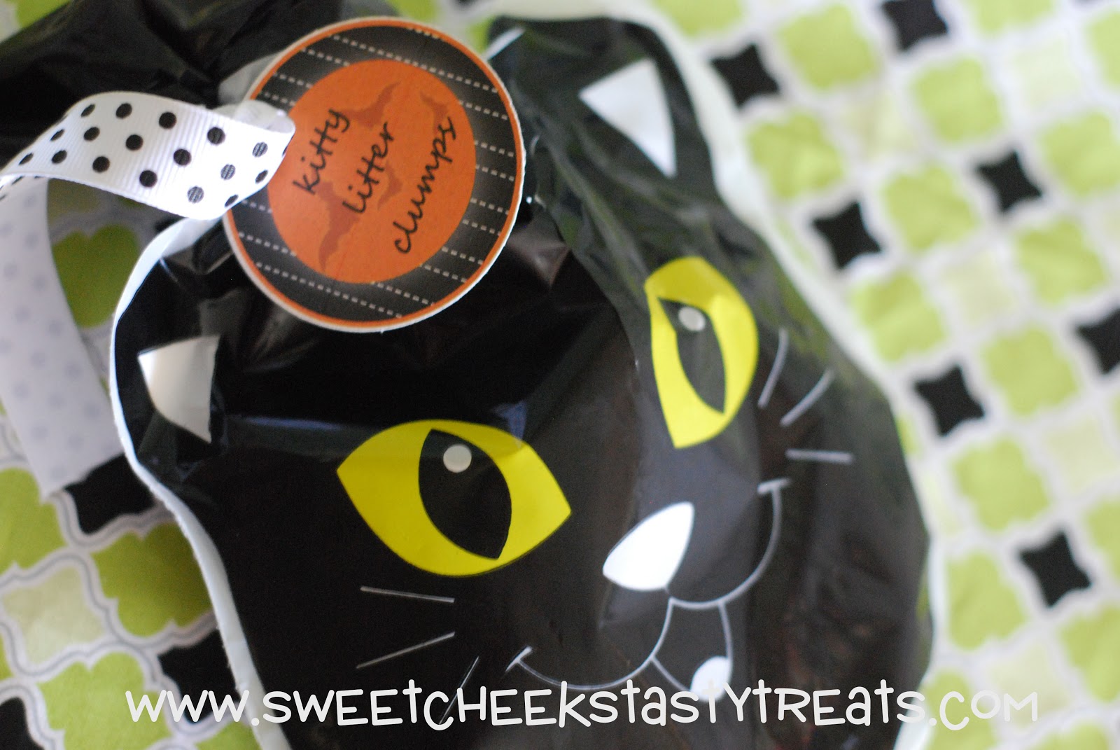Sweet Cheeks Tasty Treats Kitty Litter Clumps! {GROSS Halloween Treats}