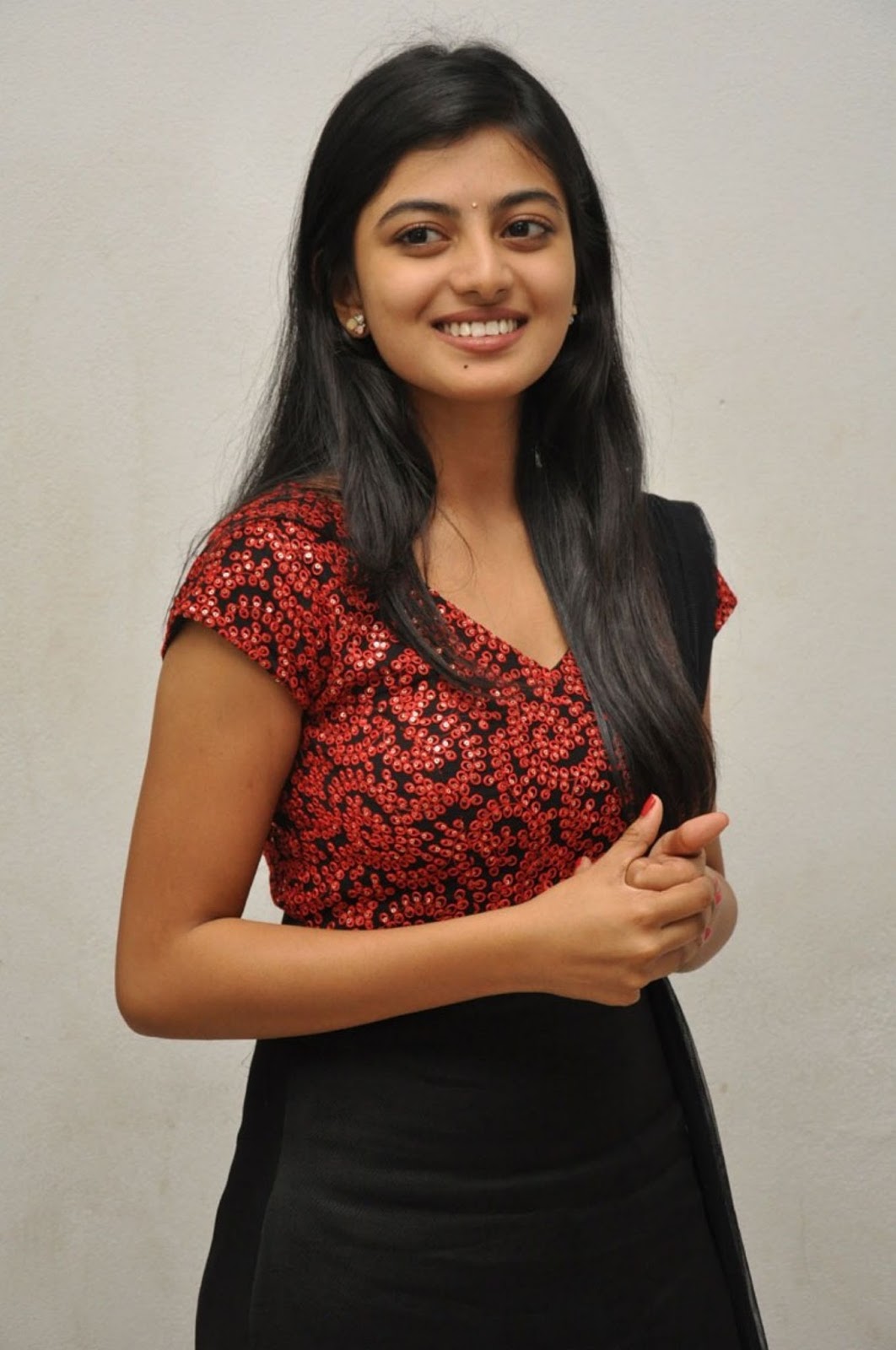 Tamil Actors Unseen Photoshoot Stills: Actress Anandhi Smile Cute Pictures
