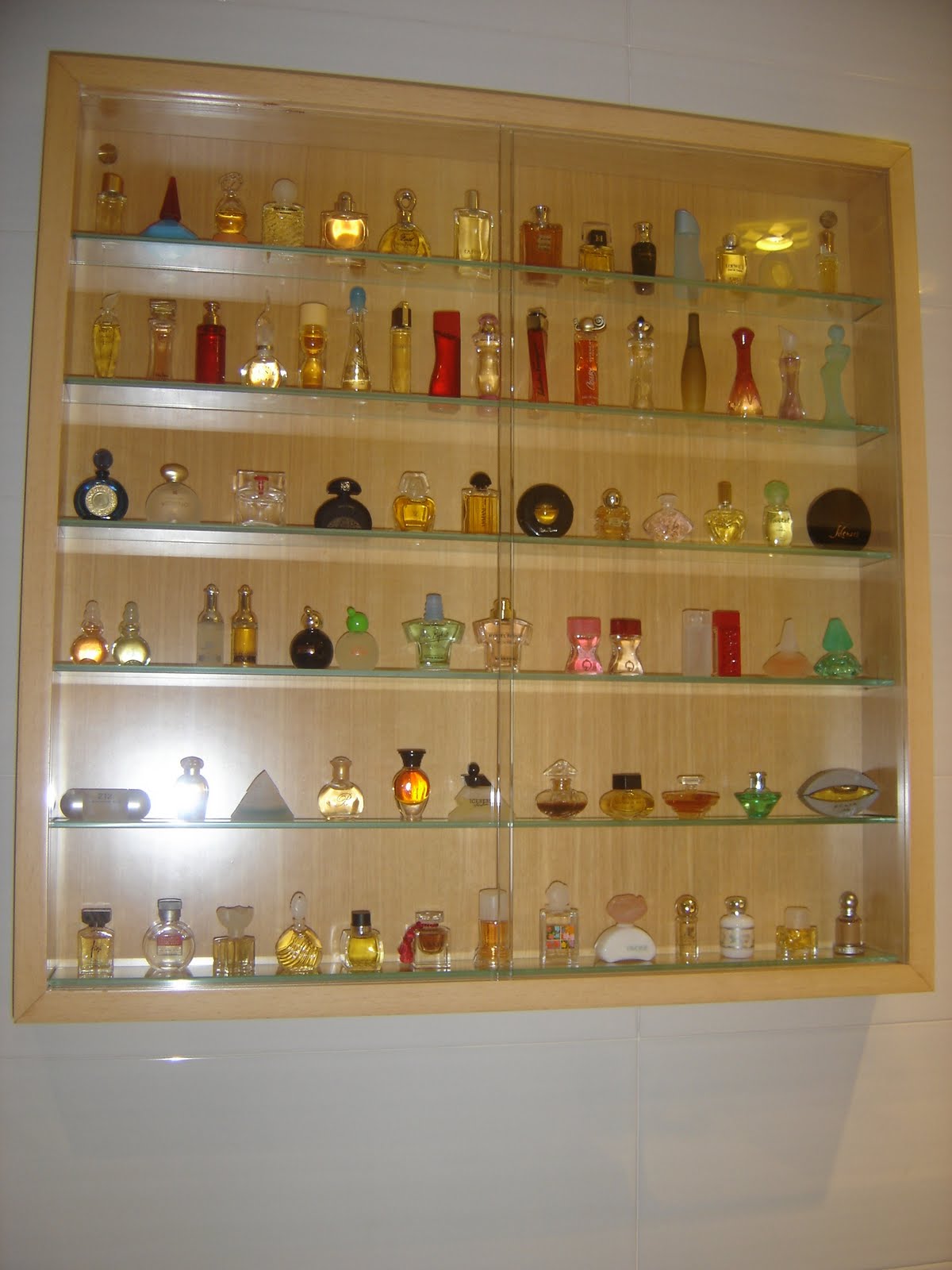 Vitrinas para cucharillas y perfumes - Muebles Cansado (Zaragoza