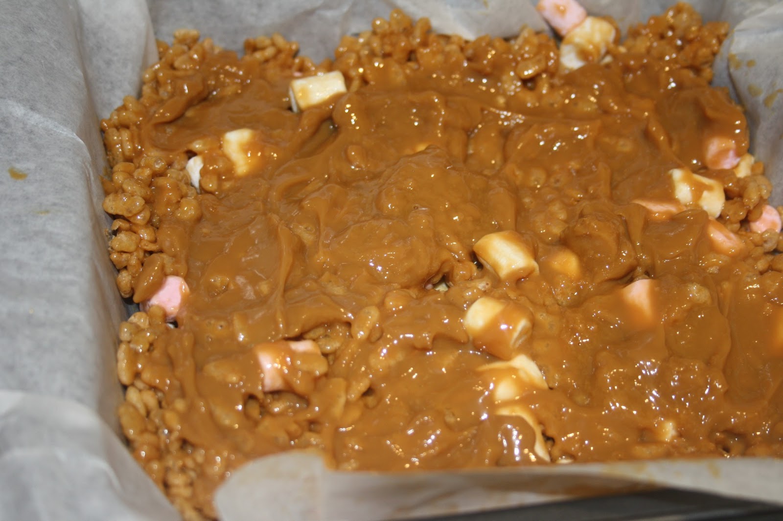 Caroline Makes.... Caramel Rice Krispie Cakes