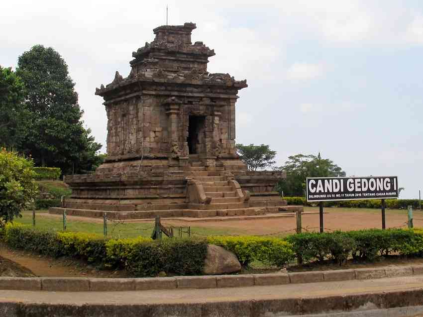 candi gedong songo 1