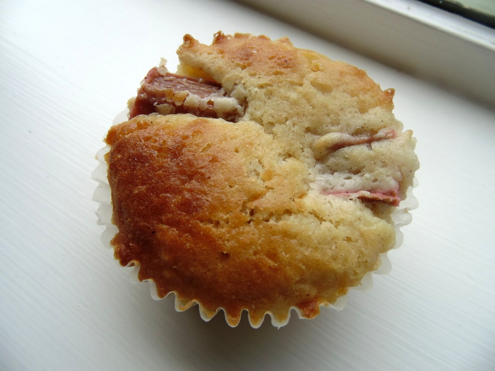 Kiwi gets Crafty Recipe Rhubarb and White Chocolate Muffins