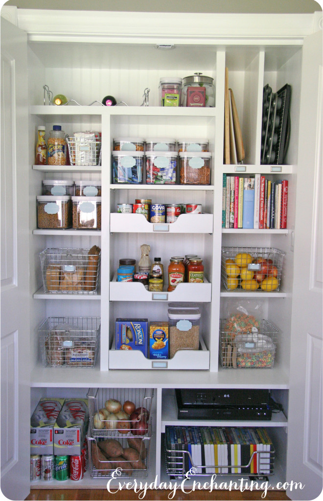 Organized Reader: Super cute and organized pantry | Organizing Made Fun