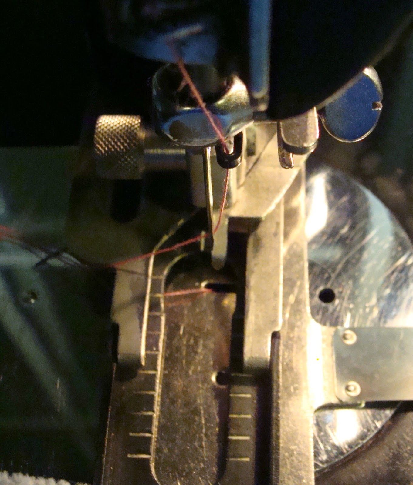 Red Tin Inn Tutorial on using a Singer buttonholer