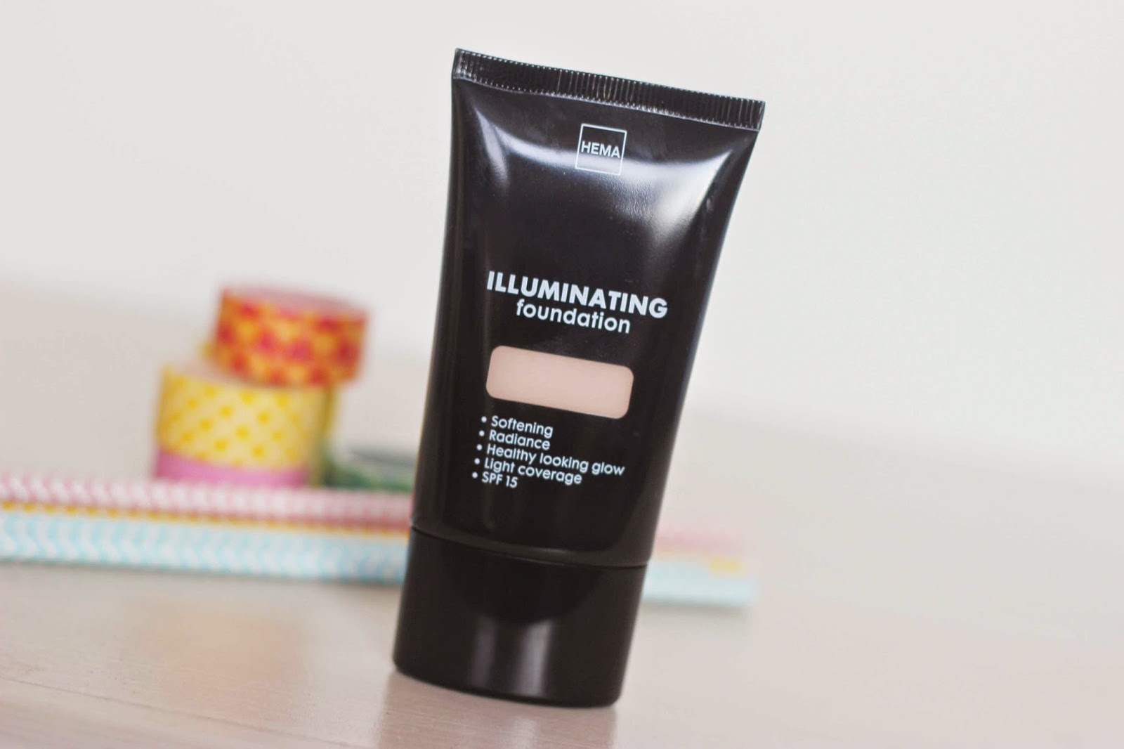Budgetbeauty HEMA Illuminating foundation The Budget Life