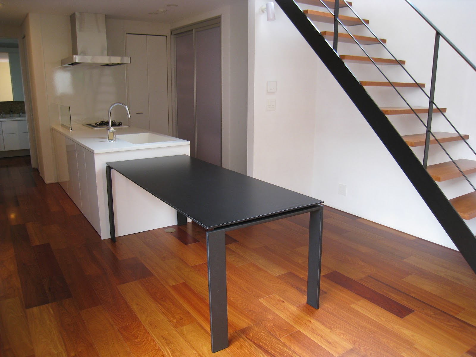 家を建てる！ ダイニングテーブルが届きました