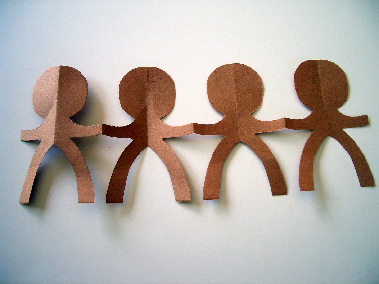 paper+doll+chain11.JPG (1600×1200) Paper doll chain, Paper dolls