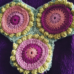 Bobble stitch hexagon blanket