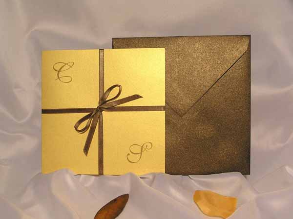 Invitación café con dorado para boda Invitación café con dorado para boda