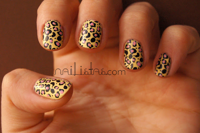Animal print nails pink Animal print nails pink
