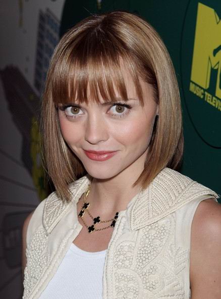 ... -for-round-face-shapes-christina-ricci-bob-hairstyle-with-bangs.jpg