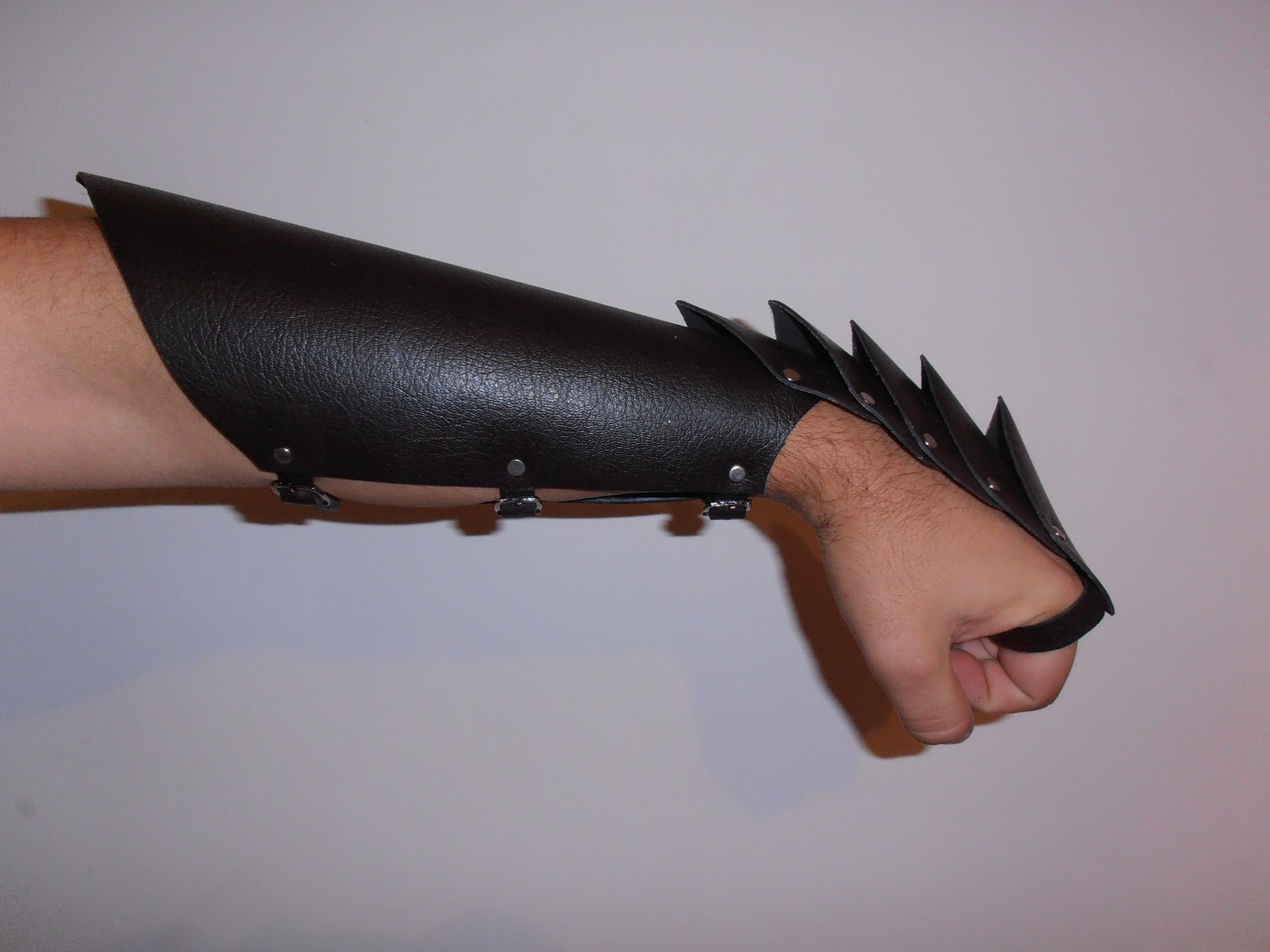 Leather gauntlet/bracer combo LARP tutorials