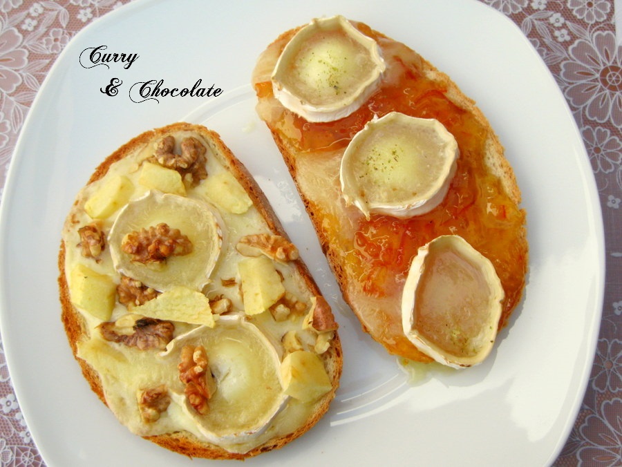Tosta de rulo de cabra sobre mermelada de naranja agria y tosta de rulo de cabra con manzana y nueces Tosta de rulo de cabra sobre mermelada de naranja agria y tosta de rulo de cabra con manzana y nueces