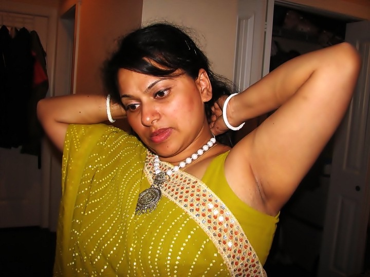 Desi aunty dress change showing fan images