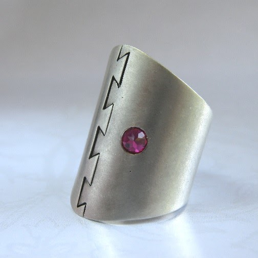 tkmetalarts RAW 52/15 Dovetail Ring