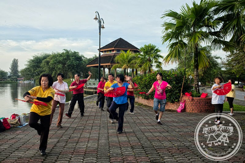 Fan Dance at Taiping Lake Garden