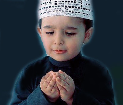 Gambar anak sedang berdoa khusuk