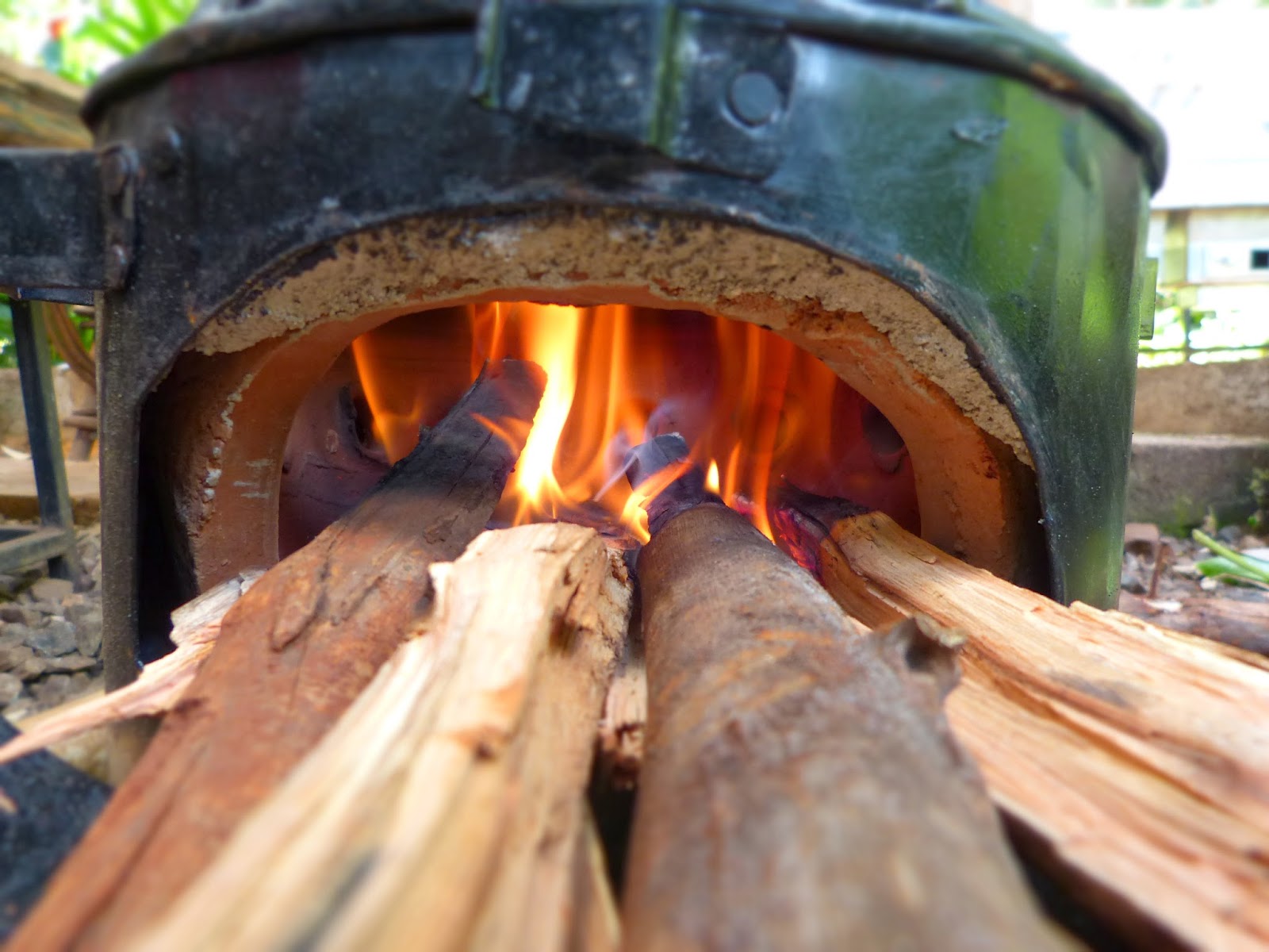 Cookswell Energy Saving Jikos and Charcoal Ovens Loading 'kuni mbili