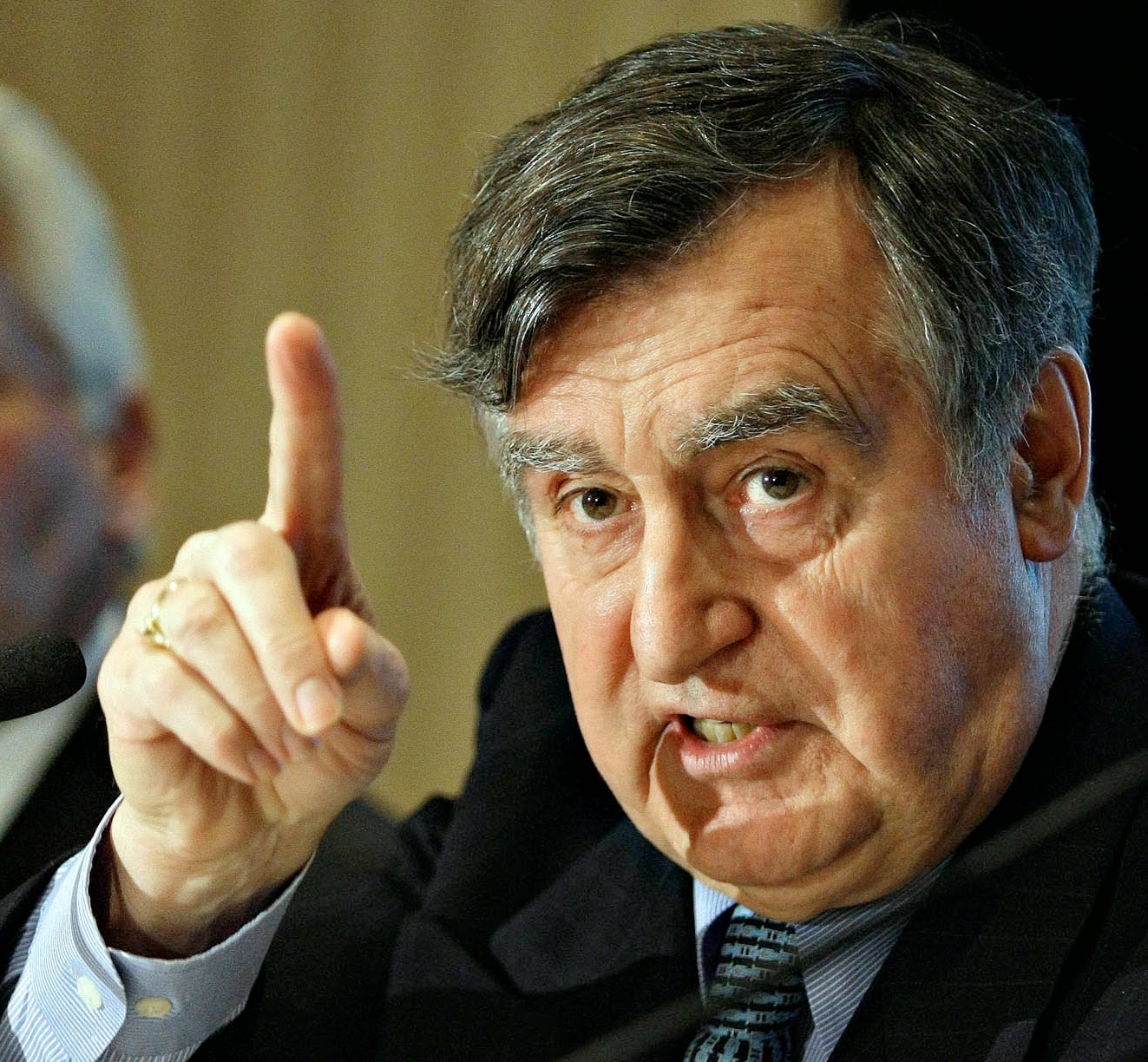 POINTS OF VIEW _______________ LUCIEN BOUCHARD A SOLITARY MAN