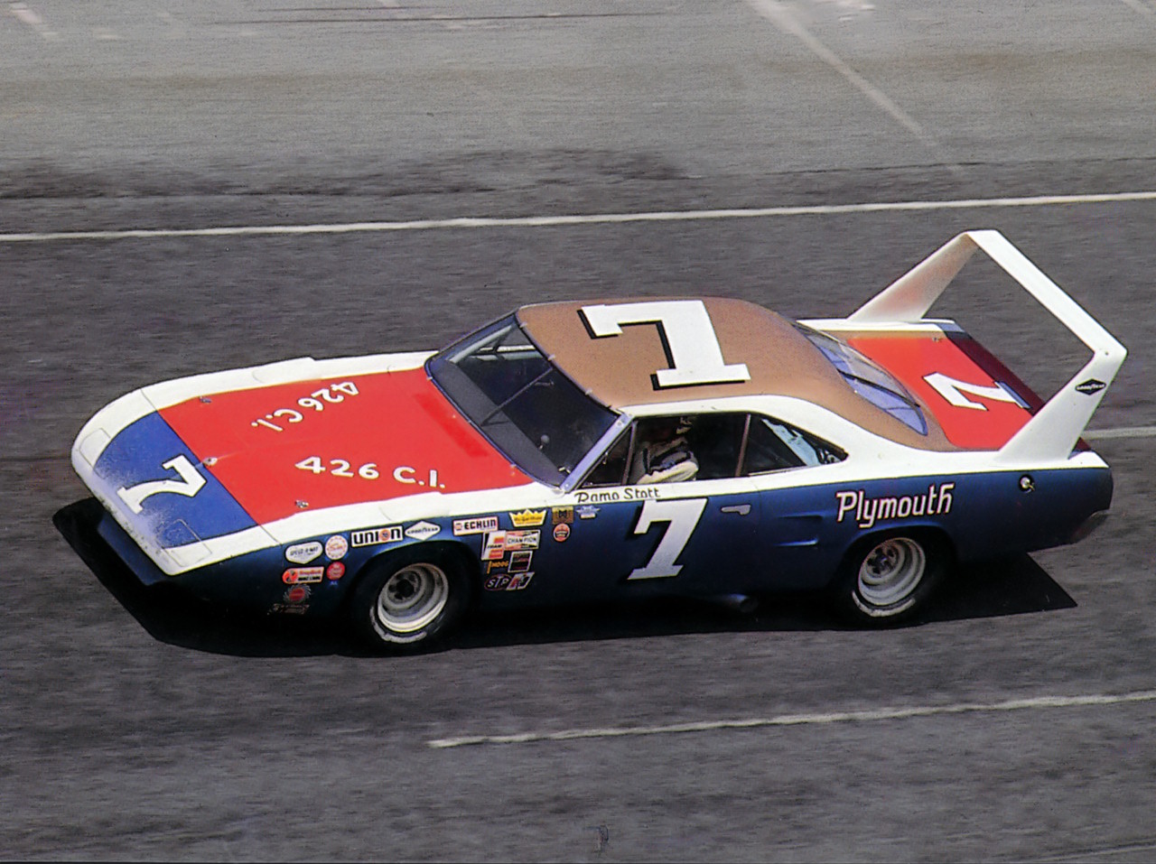 http://2.bp.blogspot.com/-WznvJj4R2r8/TeT2r01_UwI/AAAAAAAABQo/iVurZJOLFgw/s1600/1970-Plymouth-Road-Runner-Superbird-NASCAR-Race-Car-at-Speed-Driven-by-Ramo-Stott-Red_-White_-_amp_-Gold-fsv.jpg