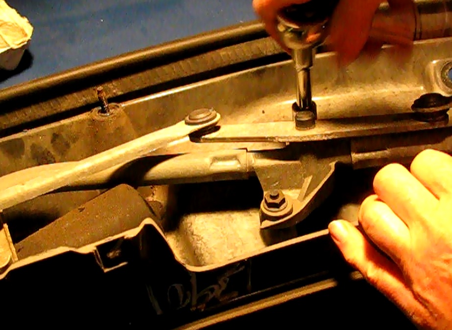 The Original Mechanic How to replace the wiper motor on a 19982003