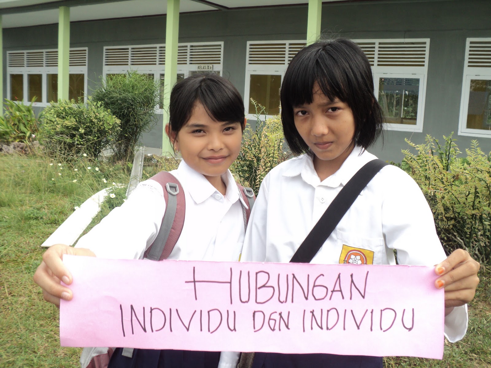 Buk Yanti Susanty,S.E: KEHIDUPAN SOSIAL MANUSIA