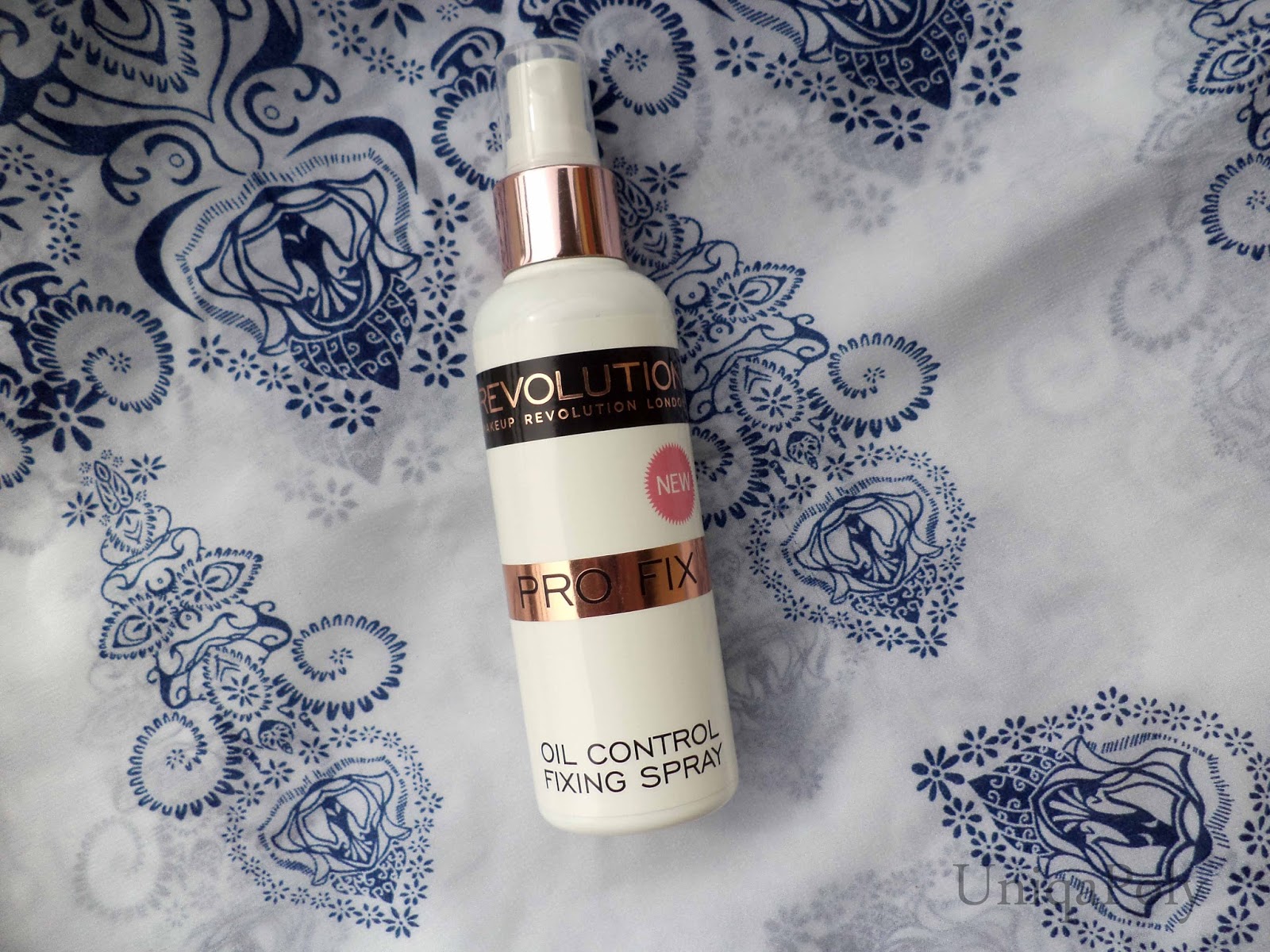 UniqaPoly Review Makeup Revolution Pro Fix oil control fixing spray )