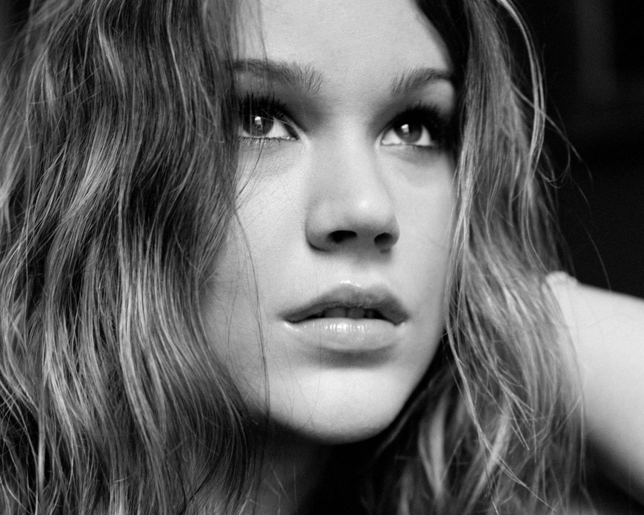 http://2.bp.blogspot.com/-X0rSTV2n-go/TwH_f4XCi_I/AAAAAAAAAnU/lFkfYVlfDz8/s1600/joss_stone_black_white_1280x1024%255B1%255D.jpg