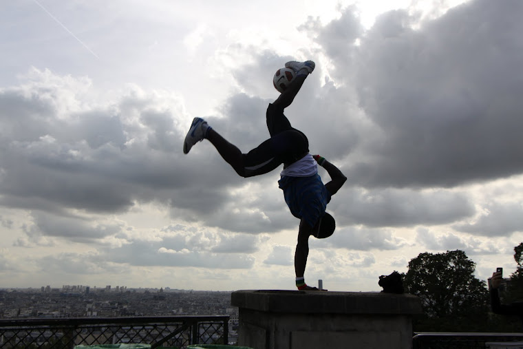 Sacre Coeur Street Performer