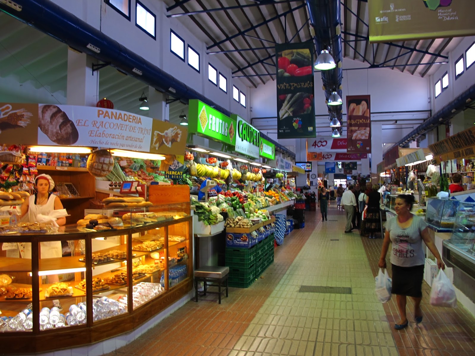 The HungryTrotting Couple.....goes ANYWHERE! Denia, Spain Relaxing