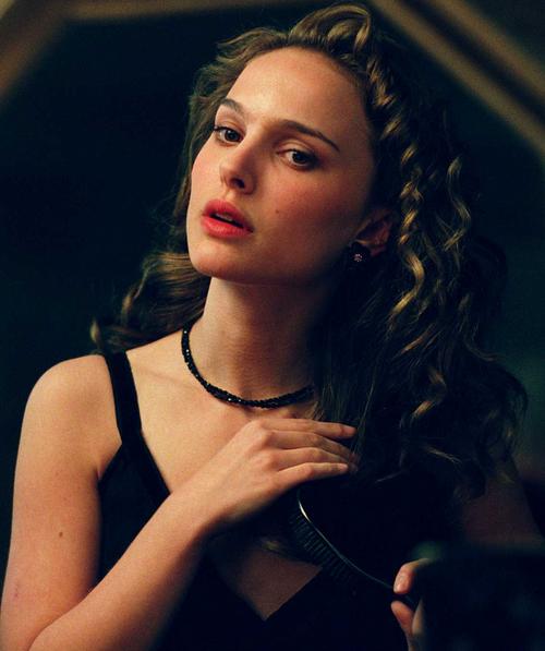 Outfits Inspired By Natalie Portman In V For Vendetta