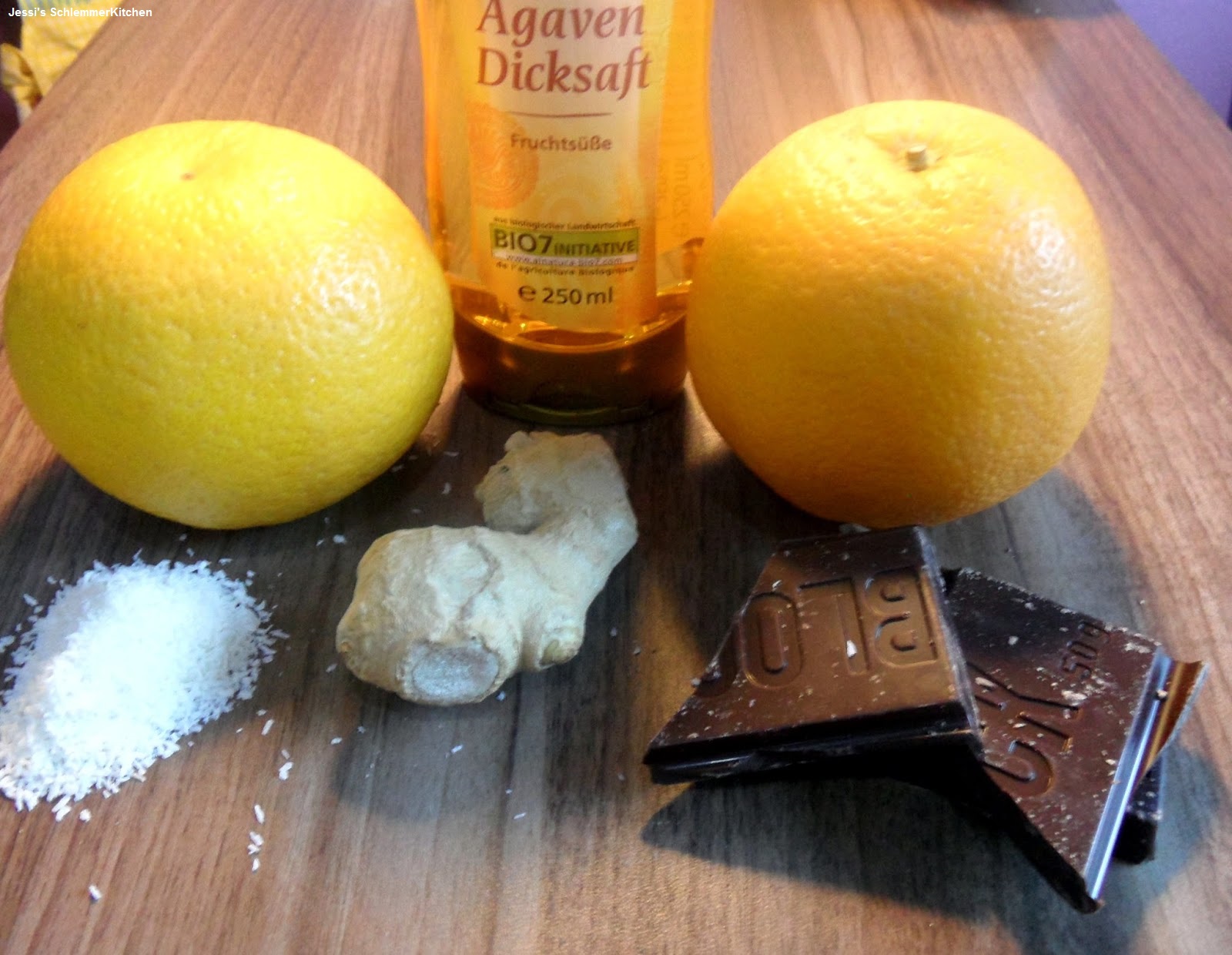 KokosIngwerPannaCotta mit Orangensauce und SchokoladeOrangenwaffel