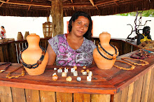 Cristina e a Arte Nativa na Praça Evaldo Ângelo