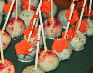 http://cupcakeluvs.blogspot.dk/2014/01/chips-cola-wedding-cakepops.html
