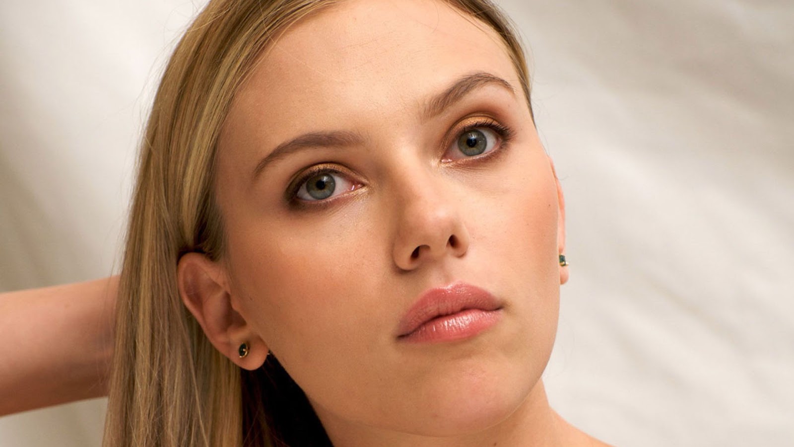 http://2.bp.blogspot.com/-X8W_XXILahM/USoz1B636lI/AAAAAAAAAJA/Tx3lSkz9sQo/s1600/Scarlett+Johansson+Hot+Wallpapers+Free+Download.jpg