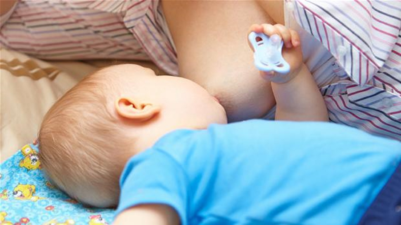 Сладкий сосок малышки фото