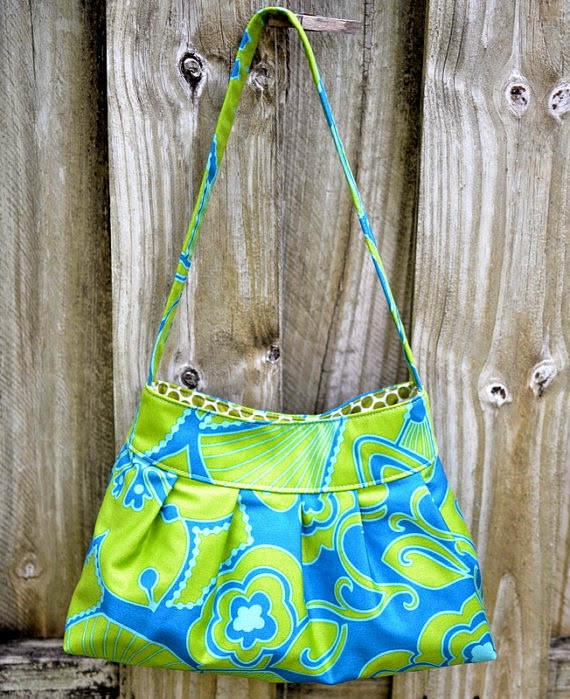 Blue Susan makes Lucy Pleated Bag Tutorial